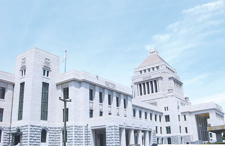 日本国会大厅用“虚位铜像”期待伟人