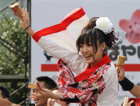日本仙台市举行第14届陆奥YOSAKOI祭 8000人热舞
