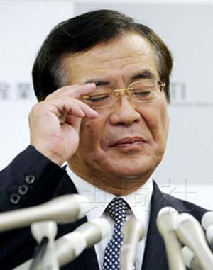 日本复兴大臣称日本海啸遇难者为“笨蛋” 受到猛烈批评