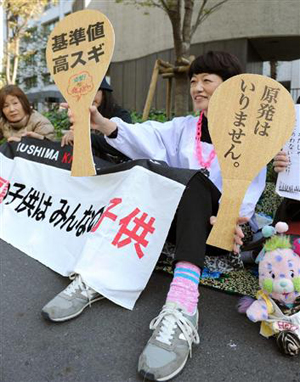 日本女性群众集会静坐 要求政府废核