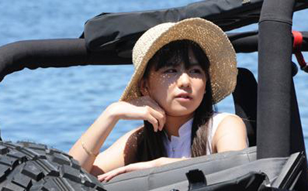 扮演队中医生的佐藤堇扮演机械维护师的增田有华    剧中角色是个说