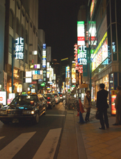 在夜晚大阪下享受购物和佳肴