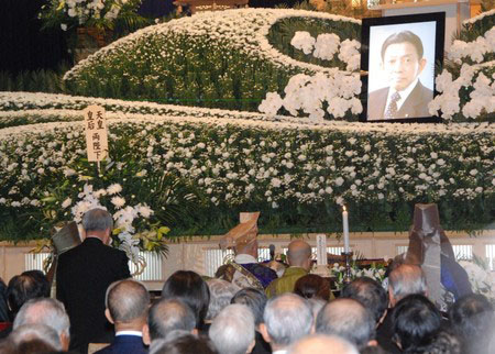 日本参议院议长西冈武夫葬礼举行 2000人出席