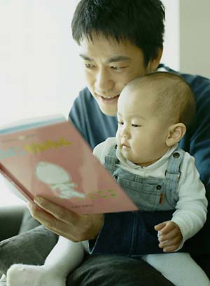 日本8成育儿男每天帮忙带孩子 6成以上每天做家事