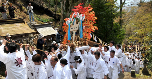 诹访神社•柱祭