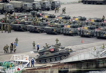 日本90式坦克首次前往九州参加大规模演习