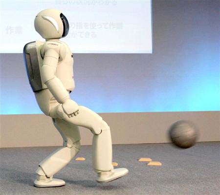 本田双足机器人新款“ASIMO”公开 可打开瓶盖倒水