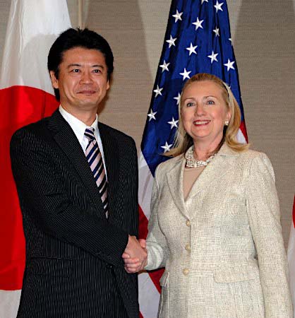 日本外相与希拉里举行会谈 谈及日本参加TPP谈判问题
