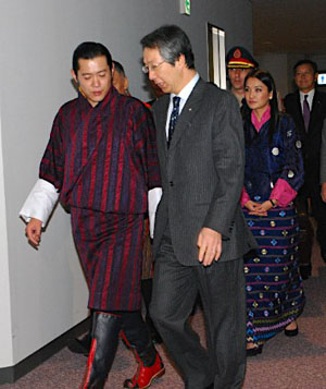 不丹国王旺楚克及皇后访问日本