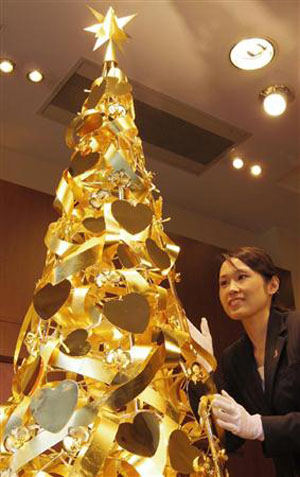 日本推出价值1.5亿日元的黄金圣诞树
