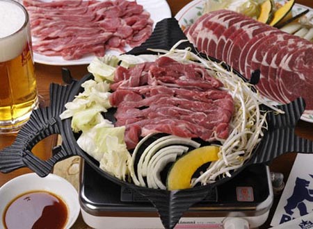 尽情地烤、欢快地吃——北海道成吉思汗烤肉