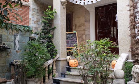 万圣节大宅下的女仆与执事 广州首家女仆执事咖啡屋