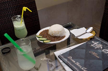 万圣节大宅下的女仆与执事 广州首家女仆执事咖啡屋