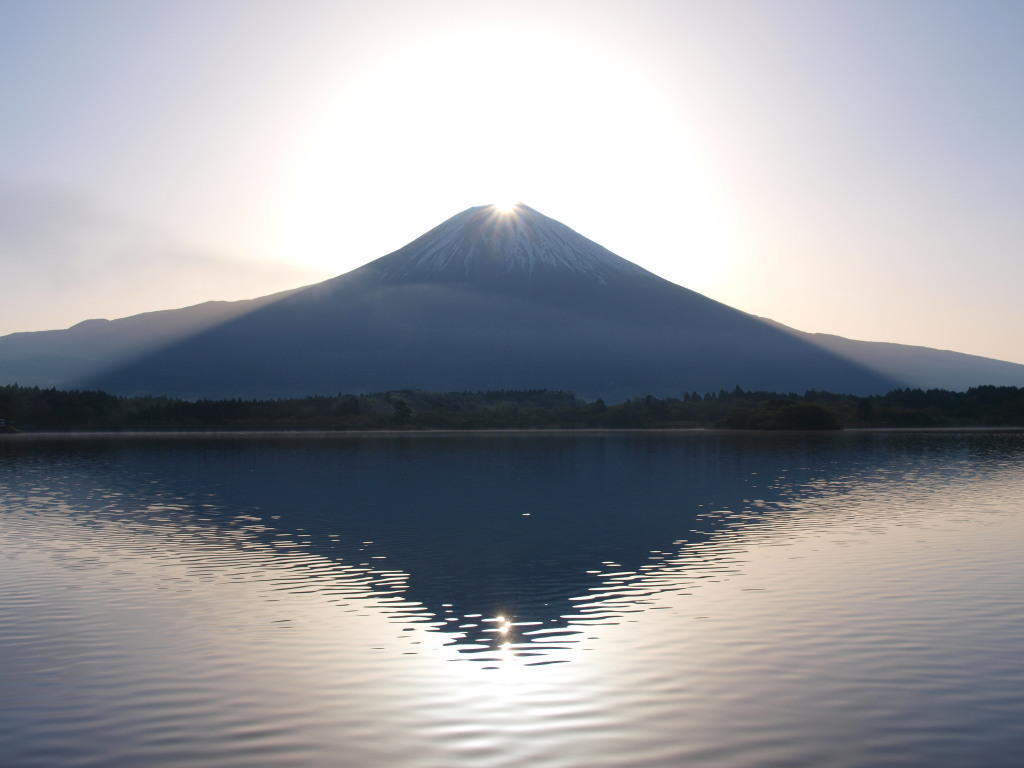 富士山顶惊现钻石？！年仅两次堪称奇景