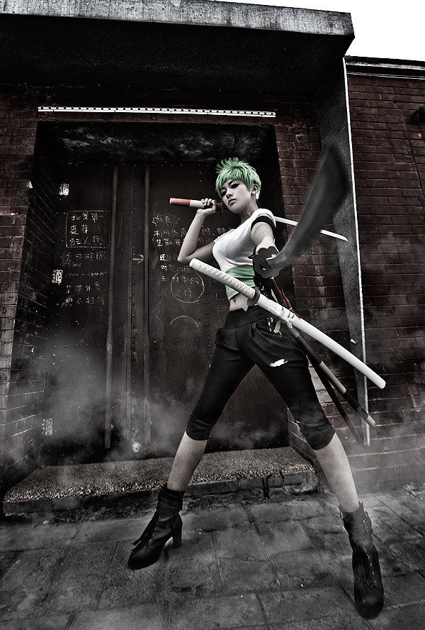 胸器三刀流女版索隆cos超性感爆霸气