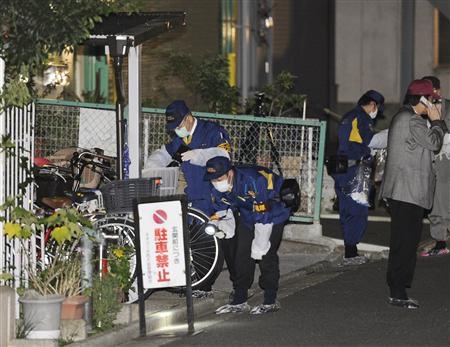 东京江东区一公寓旁 一男子开枪杀死前女友后自杀