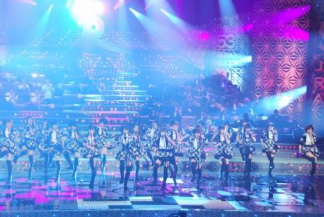 AKB48 首次获得“日本唱片大赏” 全员喜极而泣