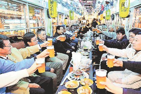 日本福井铁路居酒屋电车开始运行