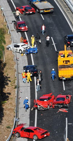 日本发生世界最昂贵车祸 8辆法拉利3辆奔驰1辆兰博基尼