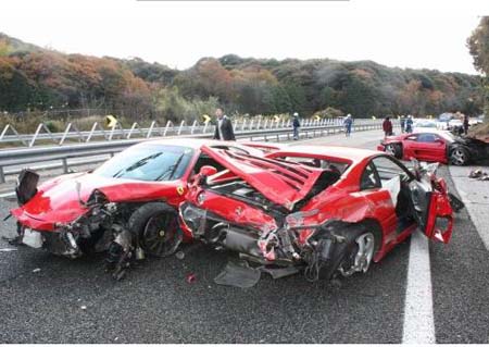 日本发生世界最昂贵车祸 8辆法拉利3辆奔驰1辆兰博基尼
