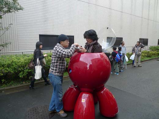 一日本男子自制代步车 外形酷似塔奇克马
