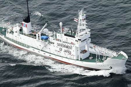 日本捕鲸船队出海开始本年度捕鲸活动 水产厅派护卫船同行