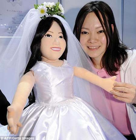 千奇百怪的日本玩具——模拟自己的人偶