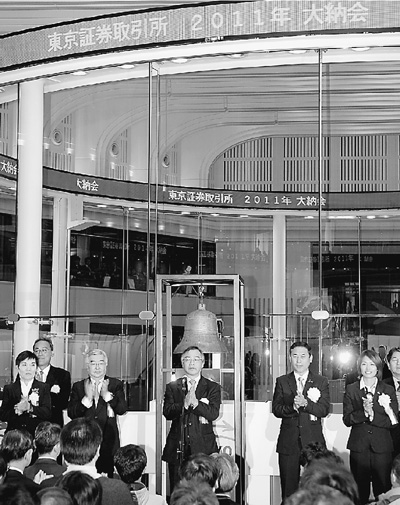 东京证券交易所举行2011年敲钟闭市仪式