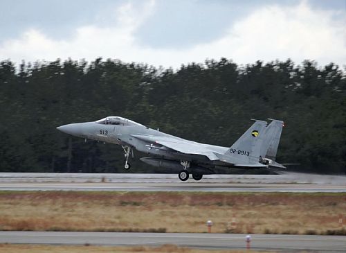 小松基地F15战机再次起飞 飞行训练恢复