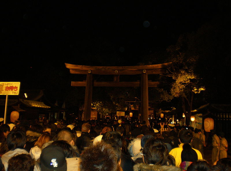 神社寺院初参拜 香火旺盛的日本“初诣”
