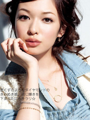 日本杂志当家模特的新年粉嫩美妆---森绘梨佳！
