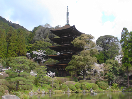 国宝瑠璃光寺五重塔