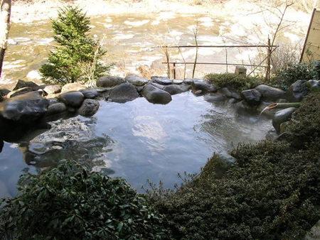 寒冷冬日 泡日本“美人汤”温泉