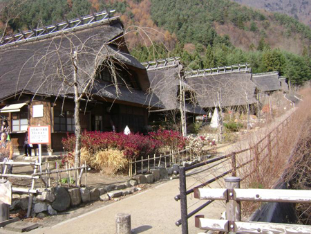 富士山下别致的茅屋小村庄——根场