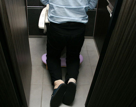 男性调查日本坐着小便的男性众多