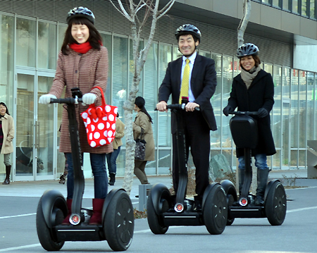 日本名古屋大学将把站乘式电动二轮车赛格威引入校园