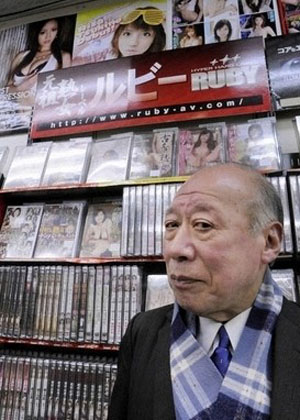 老龄化社会背景下日本色情界的异数——77岁男优德田重男