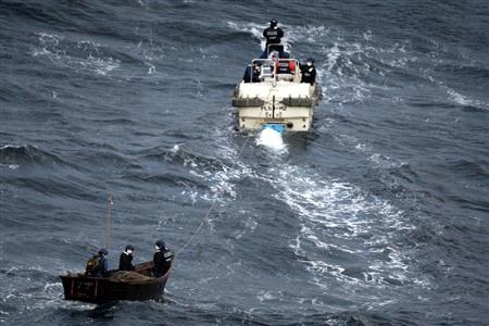 岛根海岸一艘朝鲜漂流船 朝鲜幸存船员否认难民身份