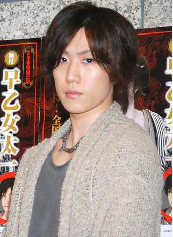 早乙女太一公开恋情与西山茉莉高调归国