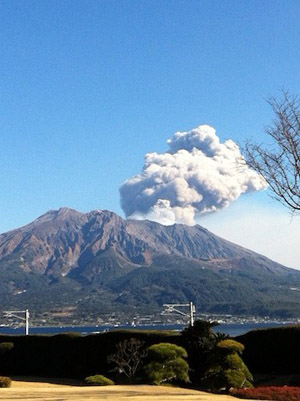 日本樱岛火山活跃次数成递增趋势