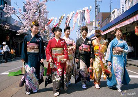 日本以赏樱时节游拉动旅游业
