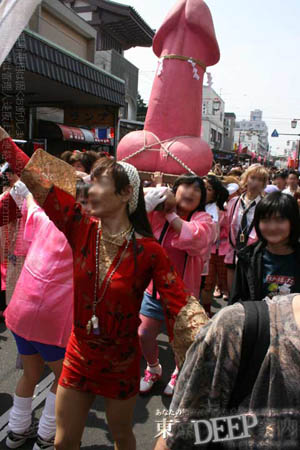 日本奇特祭典之男性生殖器祭典——金魔罗祭
