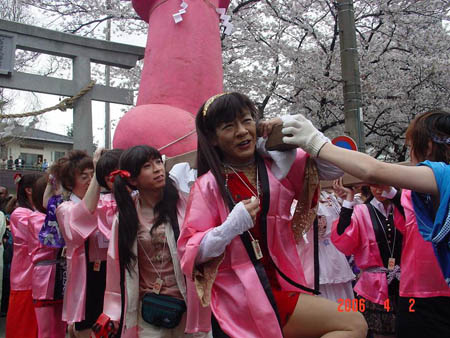 日本奇特祭典之男性生殖器祭典——金魔罗祭