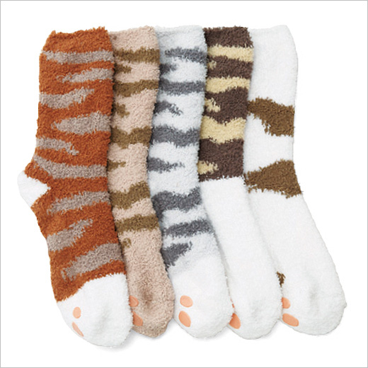 日本推出了一款很是可爱的猫爪肉球袜子