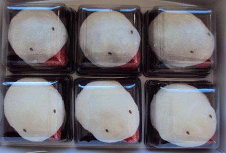 日本推出妖怪草莓大福饼 可爱外形打动顾客