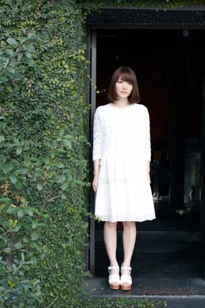 花泽香菜首支单曲出道!四季主题色彩魅惑之音