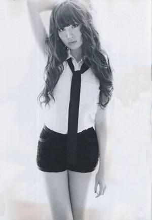 黑白学生装扮清新脱俗,不乏时尚前卫感.图片来源于网络