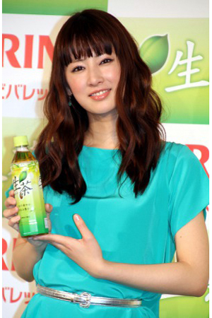 北川景子出席KIRIN记者招待会 被友人说是“30岁的女人”