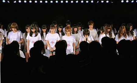 AKB48系4剧场义演 前田敦子失声痛哭