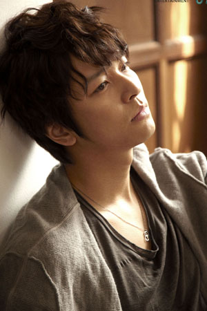 韩国美男子金正勋时隔3年再次在日本展开歌手活动